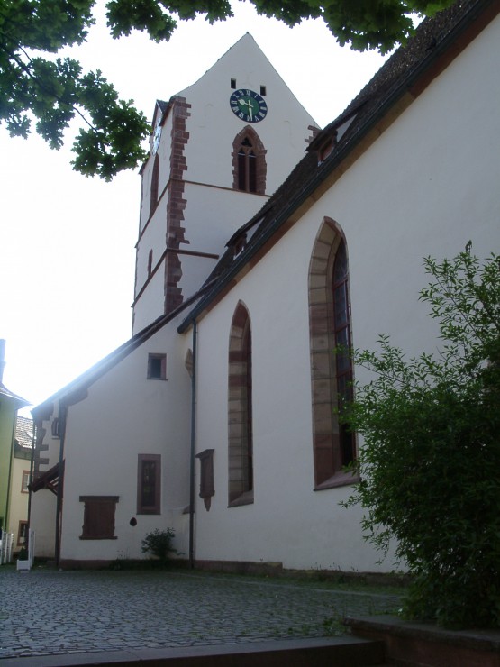 Außenansicht der Alten Kirche St. Michael